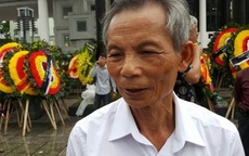 Người thân phi công Trần Quang Khải viếng 9 liệt sĩ của tổ bay Casa-212