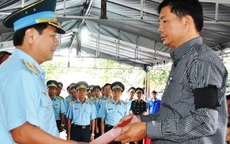 Truy tặng Huân chương Bảo vệ Tổ quốc cho phi công Phạm Đức Trung