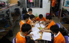 "Đột nhập" trường học đặc biệt với kỷ luật thép dành cho trẻ nghiện game ở Sài Gòn