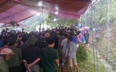 Hàng ngàn người đội mưa đưa tiễn Bí thư Tỉnh ủy Yên Bái