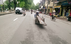 Xe tự chế chạy tràn trên phố Hà Nội