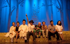 Chuyện Của Dòng Sông Đỏ: Tùng Dương múa, Khánh Linh đóng vai phi tần