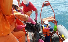 Chìm tàu 9 người mất tích: Di chuyển 7 thi thể vào bờ trong chiều hôm nay