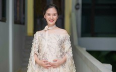 Hà Anh 'Bánh đúc có xương' không ngại vác bụng bầu đi học