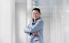 Người yêu cũ của Ngọc Trinh rơi khỏi top giàu nhất Mỹ