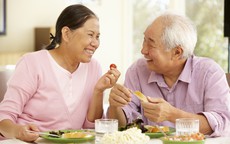 Dinh dưỡng hợp lý cho người cao tuổi bị đột quỵ