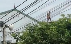 Nghệ An: Kinh hãi cảnh ông bố "ngáo đá" ném con trai 2 tuổi từ mái nhà xuống đất