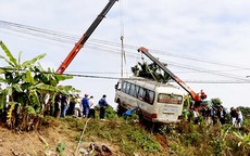 Yên Bái: Xe khách lao xuống ruộng, 7 người bị thương