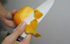 Nhiều loại vỏ trái cây tốt hơn ruột, nhưng 4 loại này lại chứa chất độc, không nên ăn
