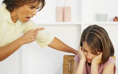 Lạm dụng tình cảm trẻ em - Bệnh dịch thầm lặng trong gia đình (1): Chuyện một bà mẹ ghét cay ghét đắng đứa con gái