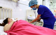 Bác sĩ của hai bệnh viện “cân não” cứu sản phụ nhau cài răng lược xâm lấn bàng quang