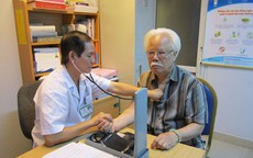 Những biến chứng nguy hiểm của bệnh viêm phổi ở người già và cách phòng tránh