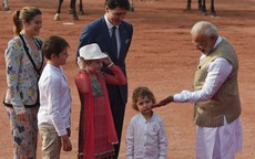Con trai 3 tuổi của thủ tướng Canada gây sốt trong chuyến thăm Ấn Độ