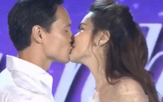Kim Lý - Hồ Ngọc Hà hôn nhau trên sân khấu