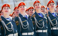 Vẻ đẹp của những "bông hồng thép" Nga trong lễ duyệt binh