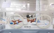 Hà Nội: Giám đốc Bệnh viện lên facebook tìm hơi ấm người thân cho 2 trẻ sơ sinh bị bỏ rơi ở viện