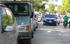 Quận Hoàng Mai: Giải tỏa nhiều bãi giữ xe trái phép, ô tô loạn chỗ đỗ