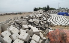 Huyện Quảng Xương (Thanh Hóa): Đê kè biển dở dang, người dân lo lắng