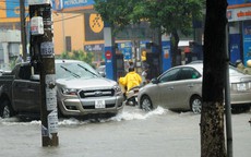 Nghệ An: Mưa lớn khiến nhiều tuyến đường TP Vinh ngập sâu