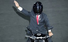 Lễ khai mạc Asiad 2018: Tổng thống Indonesia tự mình lái xe phân khối lớn xuất hiện