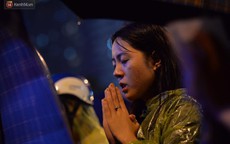 Hàng nghìn người Hà Nội đội mưa quây tụ về chùa Phúc Khánh dịp Đại lễ Vu Lan