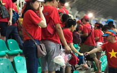 Dù đội tuyển thua, cổ động viên Việt Nam vẫn được yêu mến vì  hành  động đẹp sau trận Bán kết Asiad