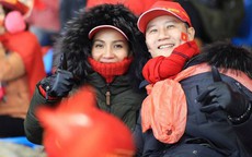 Hoàng Bách để vợ xinh đẹp ở nhà đi cổ vũ Olympic Việt Nam thi đấu bán kết Asiad