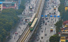 Người dân Thủ đô hào hứng đón tàu trên cao