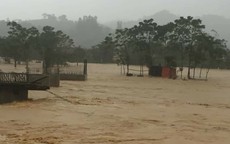 Mưa lớn gây ngập lụt, hàng ngàn học sinh vùng núi Hà Tĩnh phải nghỉ học