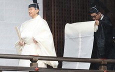 Hé lộ hình ảnh mới nhất của Nhật hoàng và vợ con trước lễ đăng cơ tại đền thiêng