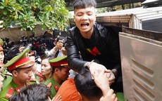 Giới trẻ kéo đến xem và vẫy tay chào Khá "Bảnh", Tướng Nguyễn Hữu Cầu nói "cần có cuộc chấn hưng giáo dục"