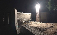Tai nạn thương tâm: Mái cổng bất ngờ đổ sập, 2 thợ xây bị đè tử vong