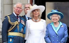 Bà Camilla hận em chồng Hoàng tử Andrew