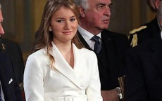 Nhan sắc xinh đẹp cùng quyền lực tuyệt đối của cô gái 18 tuổi gánh trên vai vận mệnh của hoàng gia Bỉ