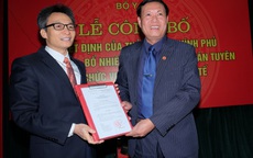 Phó Thủ tướng Vũ Đức Đam trao quyết định bổ nhiệm Thứ trưởng Bộ Y tế cho ông Đỗ Xuân Tuyên