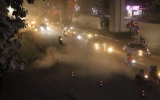 Công nhân thi công đường Nguyễn Trãi thản nhiên "thổi bụi" vào người tham gia giao thông