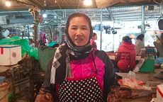 VIDEO: Vào chợ xem người bán cũng kêu trời vì giá thịt lợn!