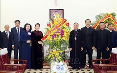 Chủ tịch Quốc hội chúc mừng Giáng sinh tại Tòa Tổng Giám mục Hà Nội