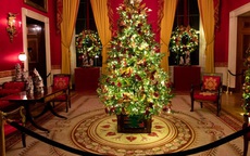 Nhà Trắng dưới tay trang trí của Đệ nhất Phu nhân Mỹ trở nên hoành tráng và lộng lẫy đón Giáng sinh