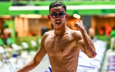 Huy Hoàng khoe cơ bắp sau khi phá kỷ lục SEA Games