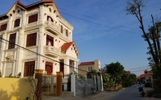 Khoảng lặng sau những ngôi nhà tiền tỷ dọc sông Lô