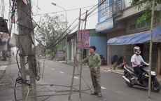 Thanh Oai, Hà Nội: Người dân “khốn đốn” với hàng chục cột dây cáp viễn thông mọc giữa đường