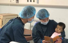 13 ngày căng thẳng tột độ  theo dõi em bé nhỏ tuổi nhất, nhẹ cân nhất Việt Nam được ghép gan