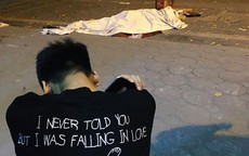 Hình ảnh đau xót: Con trai nữ công nhân môi trường gục khóc bên thi thể mẹ vụ ô tô tông liên hoàn ở Hà Nội