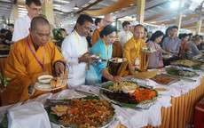 Đại tiệc Buffet chay khổng lồ với gần 500 món ăn chay miễn phí tại Đại lễ Vesak Liên hợp Quốc 2019