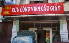 Nhiều tòa nhà treo băng-rôn đỏ rực phản đối xây bãi đỗ xe và TTTM tại Công viên Cầu Giấy