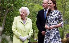Nữ hoàng Anh và các cháu dự hội hoa xuân tuổi đời hơn 100 năm