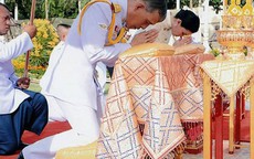Lễ đăng cơ của Quốc vương Thái Lan: Tắm 'nước thiêng', đội trên đầu hơn 7kg vàng và những điều độc đáo khác