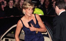 7 chiêu lên đồ đỉnh cao của các người đẹp Hoàng gia: duyên dáng nhất là cao kiến "túi che ngực" của Công nương Diana