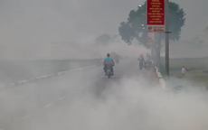 Nhiều tuyến đường ngoại thành Hà Nội mù mịt khói rơm rạ
